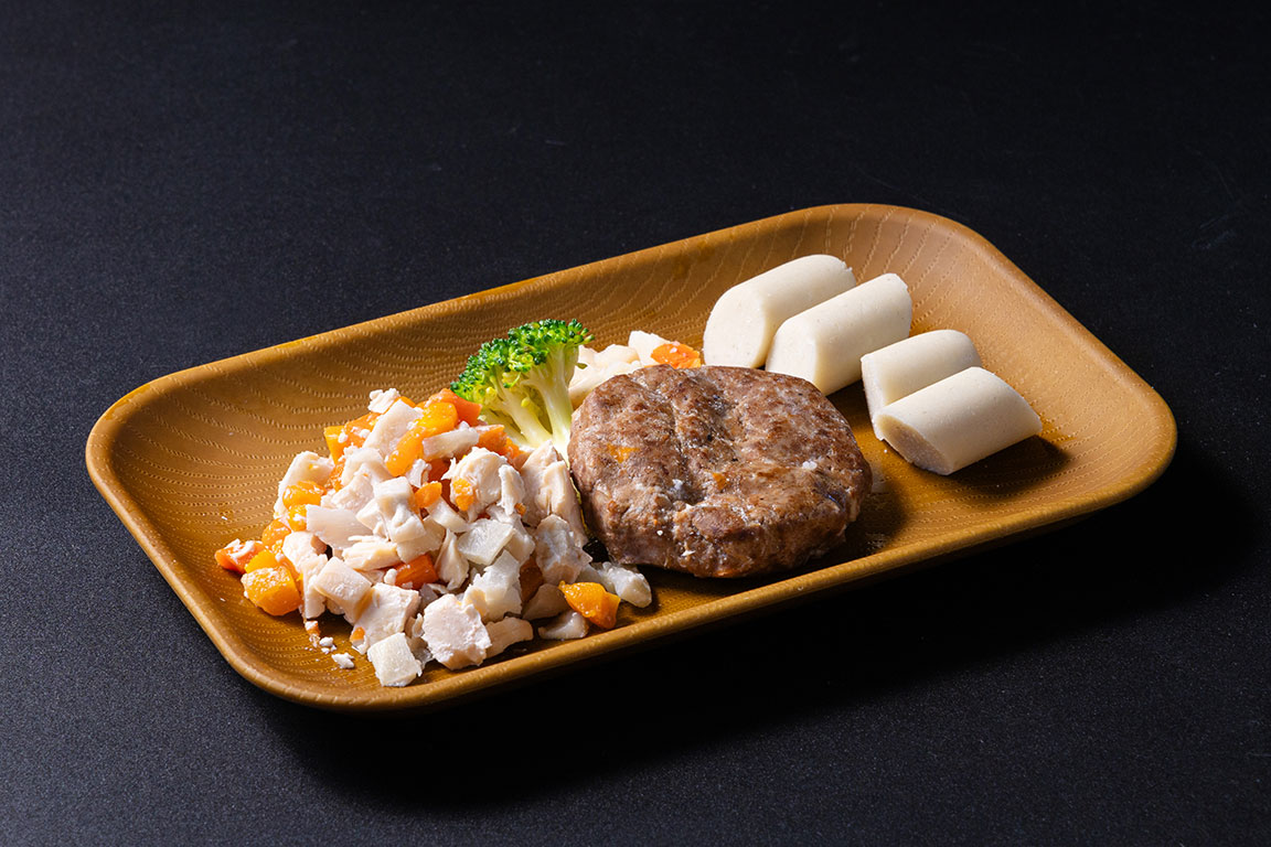 ワンちゃん用ディナー千葉県産ダイアモンドポークと房総ハーブ鶏のハンバーグセット